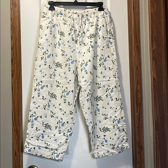 Denim&Co. Linen Floral Print Capris - White and Blue EUC - Picture 1 of 5